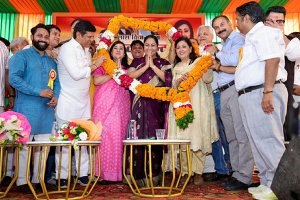 भाजपा विधायक ने दफ्तर बनाया जन सेवा केंद्र, सीएम ने सराहा!