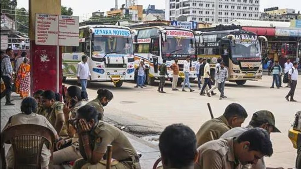 कर्नाटक: HC की फटकार के बाद परिवहन कर्मचारियों की हड़ताल 7 अगस्त तक स्थगित!
