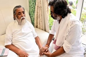 CM-Hemant-became-emotional-remembering-his-father-on-his-50th-birthday!