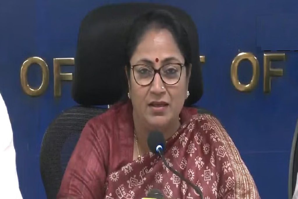 सीएम रेखा गुप्ता ने बदला कार्यालय, पूरा सचिवालय बनेगा पेपरलेस!