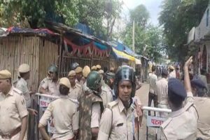 Chaos-over-the-death-of-a-student-in-Patna-stones-pelted-on-police-amid-protest!
