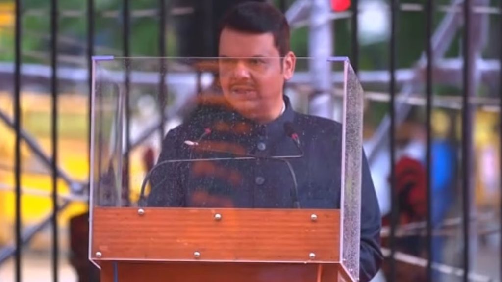 सीएम देवेंद्र फडणवीस ने फहराया तिरंगा, कहा—महाराष्ट्र सदा होगा देश की अजेय प्रगति का इंजन