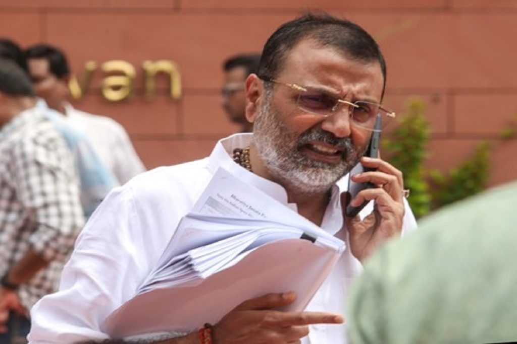 संविधान संशोधन पर दुबे का वार, कहा 1976 में राष्ट्रपति पंगु!