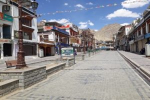 Film-unit-in-Ladakh-suffers-food-poisoning-over-100-people-hospitalised!