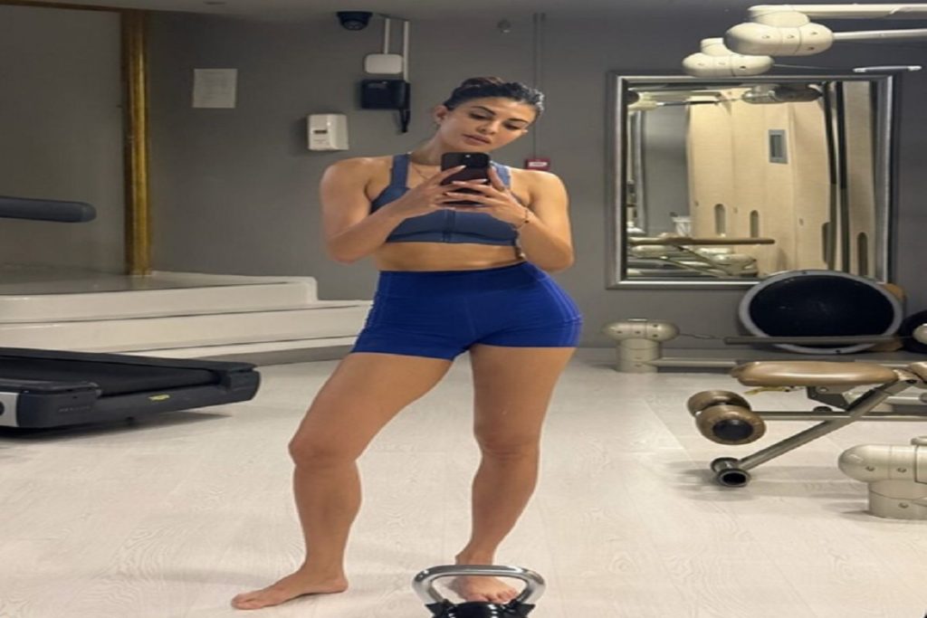 जैकलीन फर्नांडीज का फिटनेस मंत्र: दिन की शुरुआत मुश्किल काम से! 