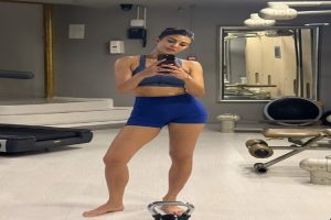 Jacqueline-Fernandezs-fitness-mantra-Start-your-day-with-hard-work!