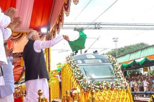 Jammu-and-Kashmir-Minister-Singh-congratulates-Katra-on-receiving-Vande-Bharat!