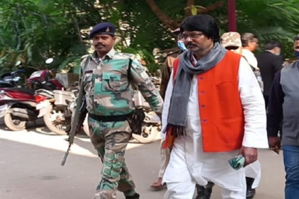 झारखंड : माइंस बंद कराने और मारपीट में पूर्व मंत्री के पांच बाउंसर गिरफ्तार!