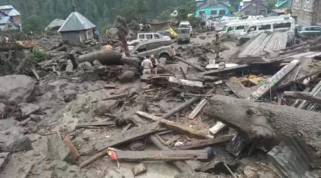 जम्मू-कश्मीर किश्तवाड़ में फटा बादल, मृतकों का आंकड़ा 45 पर !