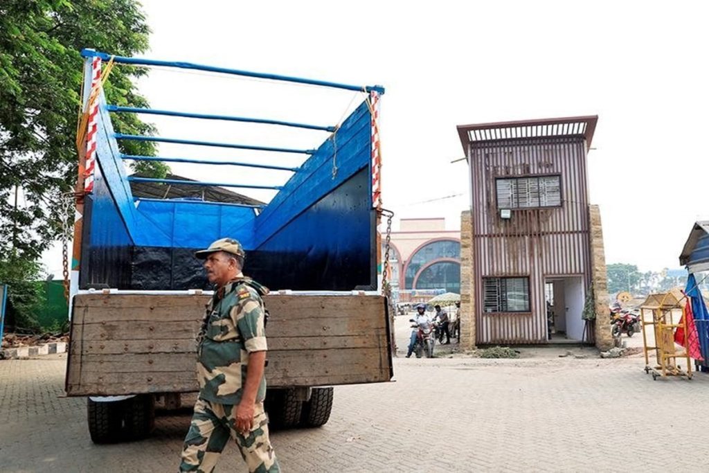 भारत के निर्यात प्रतिबंध का असर: बांग्लादेश ने तीन पोर्ट बंद करने का लिया फैसला