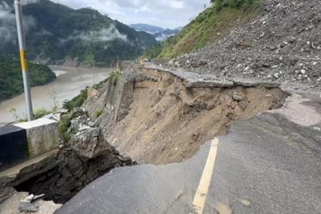 मंडी में भूस्खलन: चंडीगढ़-मनाली हाईवे फिर बंद, कंगना राणावत ने जताया दुख!