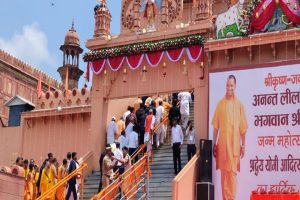 Mathura-Janmashtami-2025-Live-Shri-Krishna-Janmotsav-Celebrations-Darshan-CM-Yogi-Visit-Security-Arrangements!
