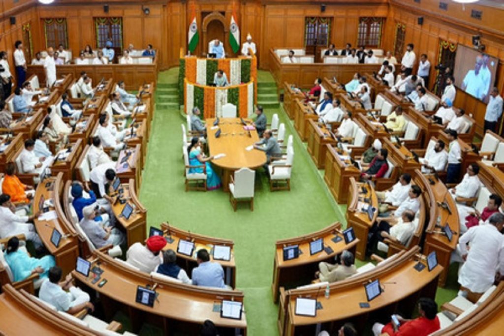 दिल्ली विधानसभा का मानसून सत्र शुरू, मंत्रियों-विधायकों ने जताई खुशी!