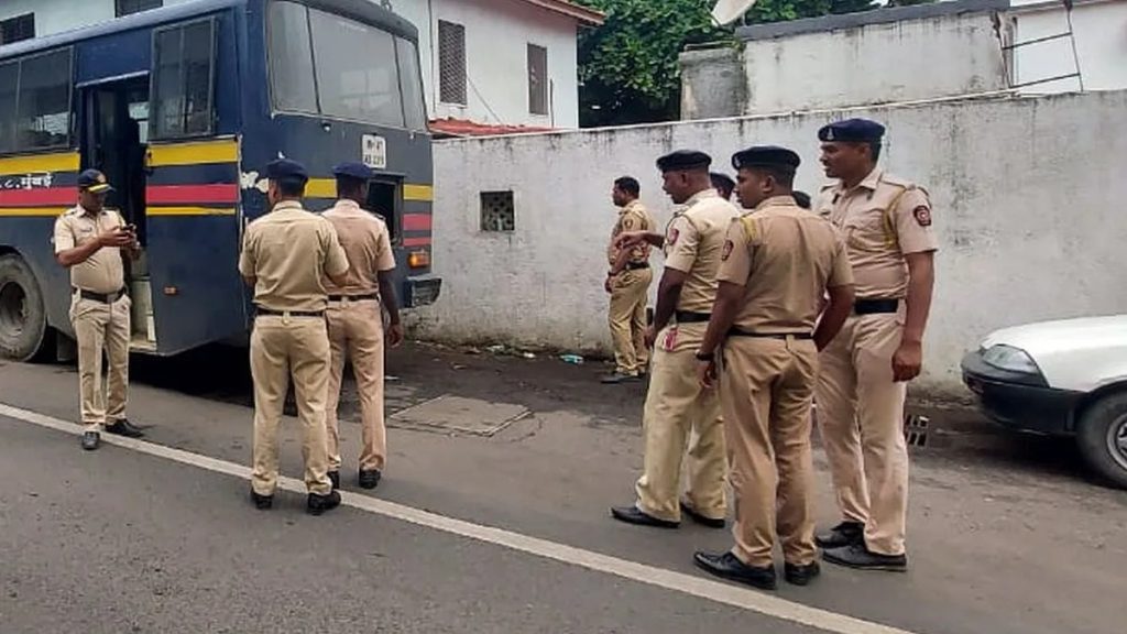 मुंबई पुलिस: 112 अवैध बांग्लादेशी नागरिकों को किया डिपोर्ट!