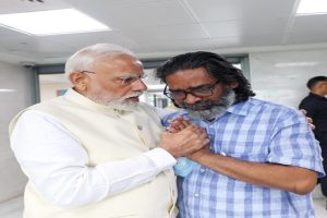 PM-Modi-paid-tribute-to-Shibu-Soren-Hemant-became-emotional!