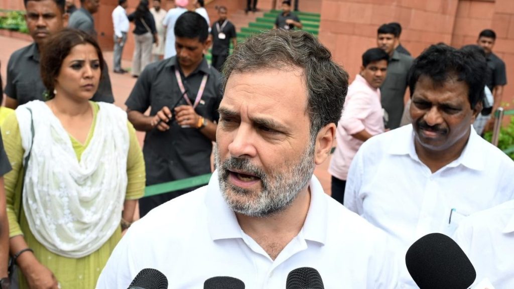 राहुल गांधी ने बच्चों को बनाया सियासी हथियार।