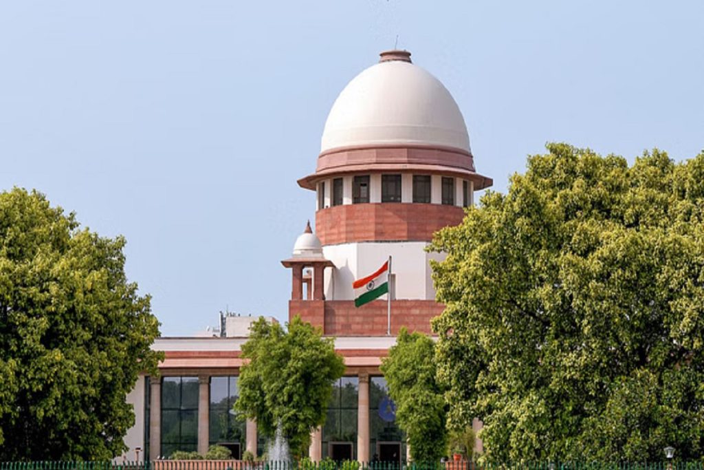 एल्विश यादव पर ट्रायल कोर्ट कार्यवाही पर रोक, सुप्रीम कोर्ट का नोटिस!