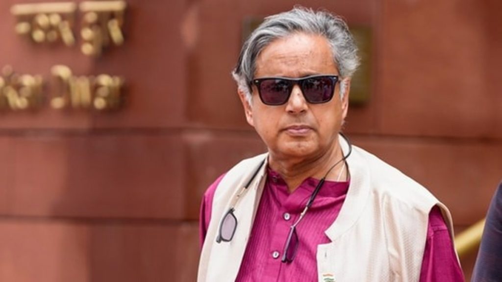 “गलत निशाना चुना अमेरिका ने”: ट्रंप के ‘डेड इकॉनमी’ तंज पर थरूर का करारा जवाब