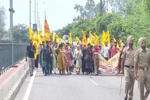 Teachers-protest-outside-CM-Bhagwant-Manns-house-in-Sangrur-Punjab!