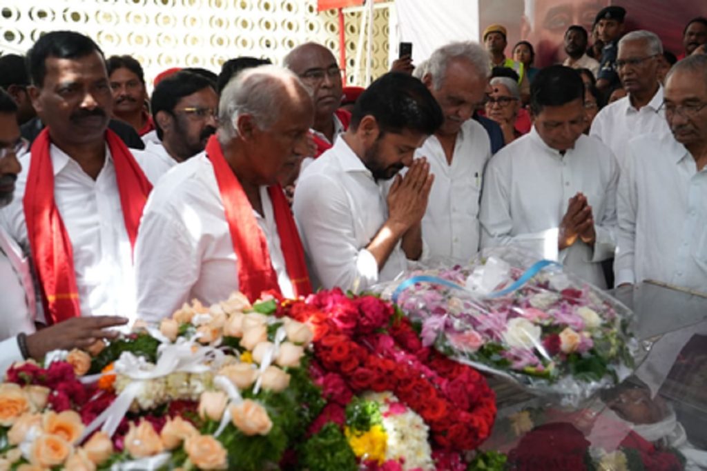 तेलंगाना के सीएम और वेंकैया नायडू ने दिवंगत सुधाकर रेड्डी को दी श्रद्धांजलि!