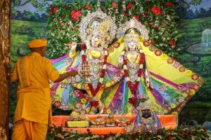 The-streets-of-Vrindavan-Mathura-were-decorated-special-Mangala-Aarti-was-performed-at-Banke-Bihari-on-the-occasion-of-his-birthday!