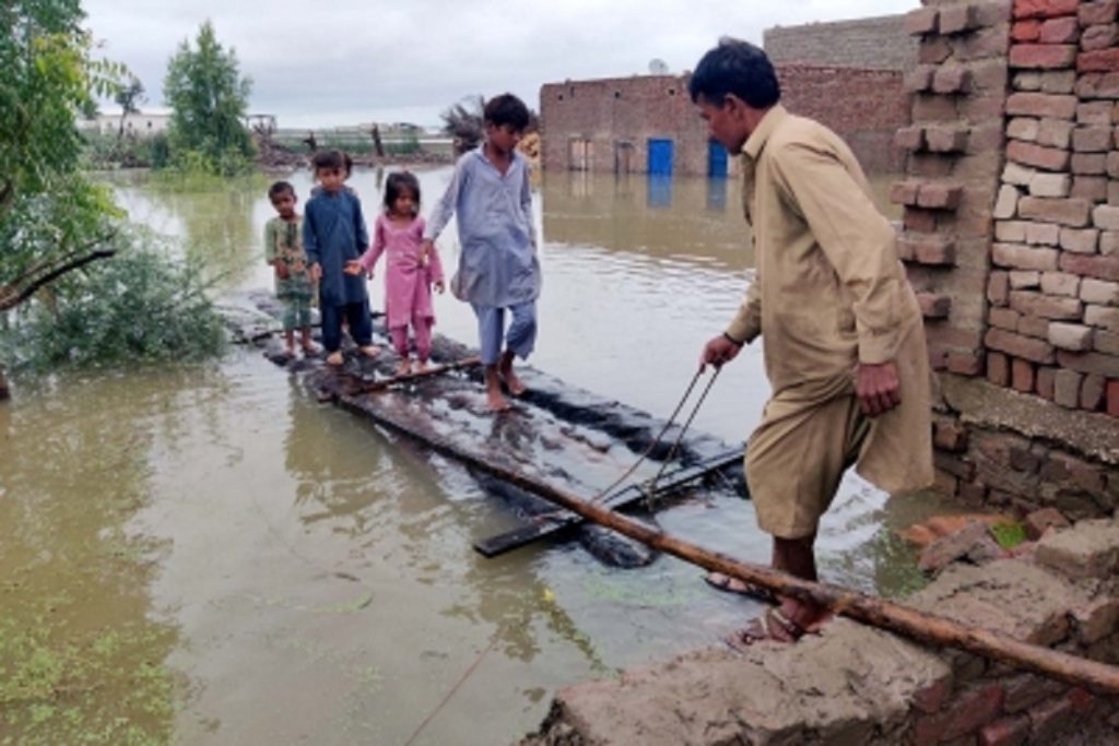 पाकिस्तान में मूसलाधार बारिश का कहर, 802 की मौत, हजार घायल!