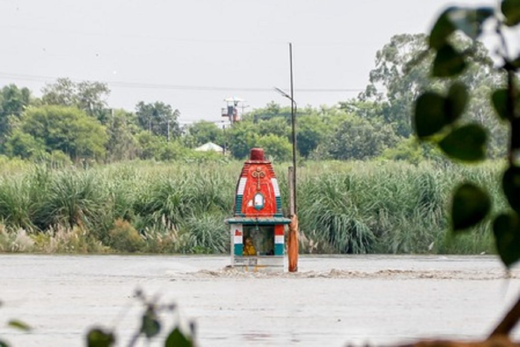 नोएडा में यमुना जलस्तर बढ़ा, डूब क्षेत्र में बाढ़ खतरा!