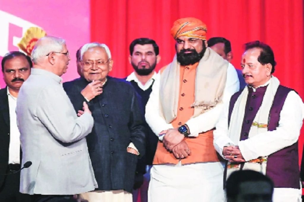 बिहार चुनाव सर्वे: नीतीश सरकार विरोधी लहर से एनडीए परेशान!