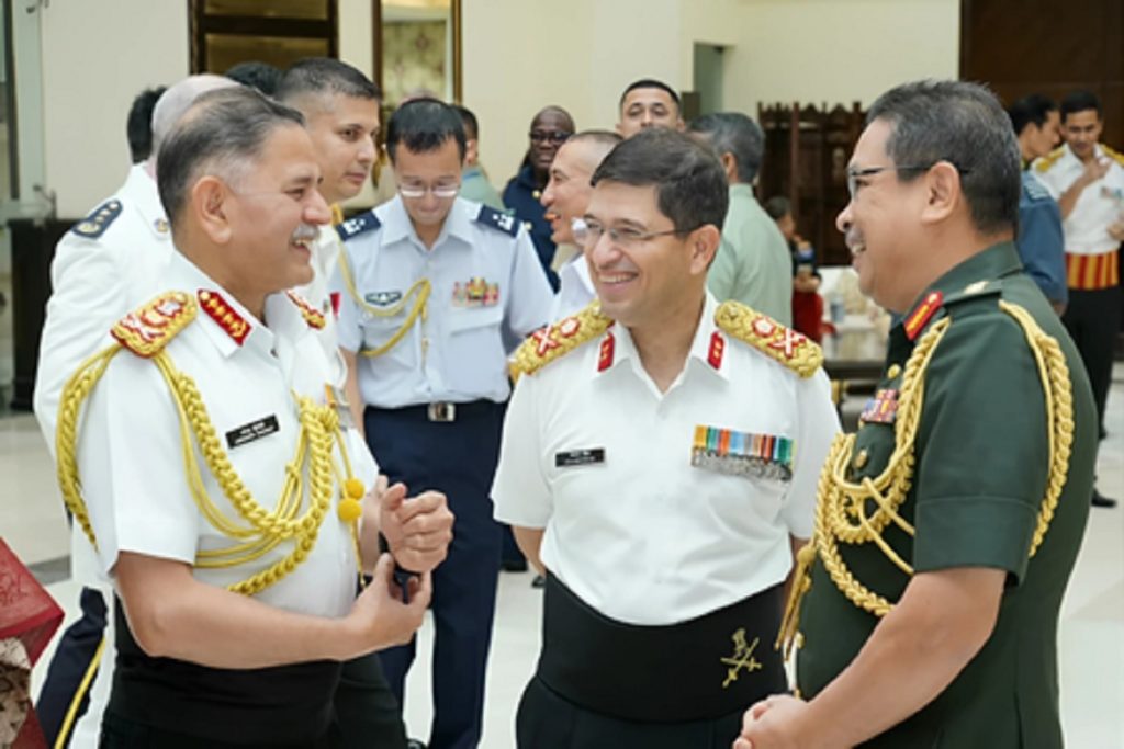 विदेशी सैन्य अताशे संग संवाद, सेना प्रमुख द्विवेदी का बयान!