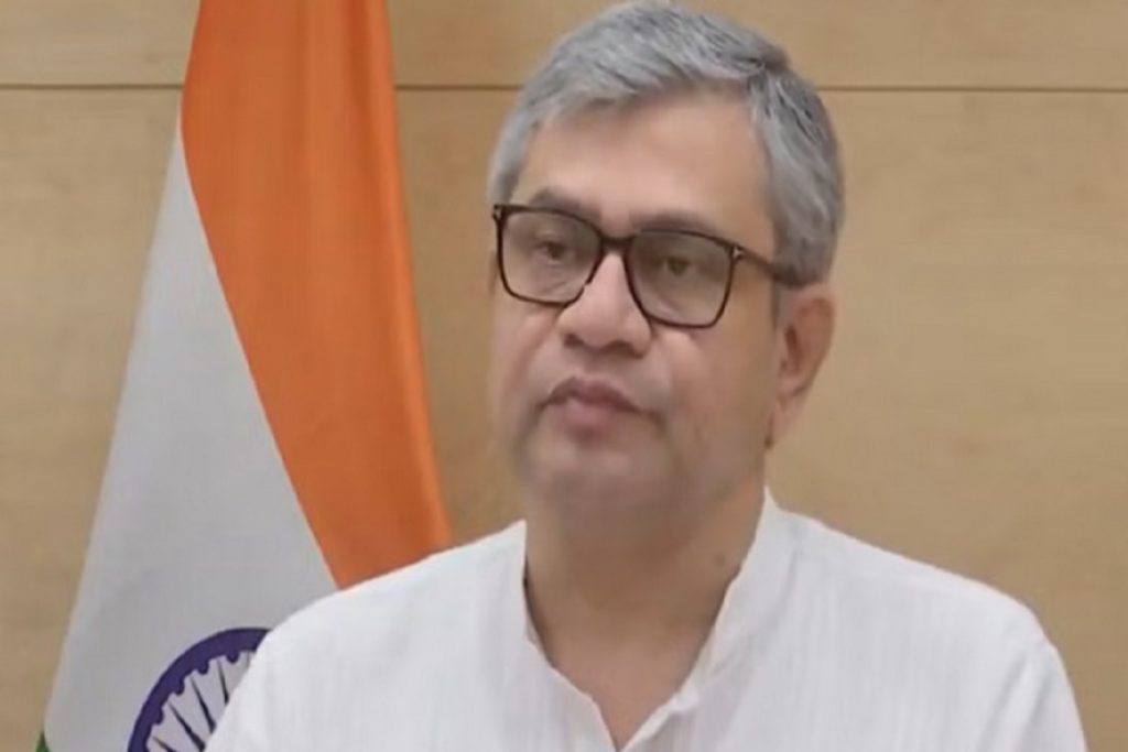 रेलवे कर्मचारियों को तोहफा, एसबीआई खाते पर ₹1 करोड़ बीमा!