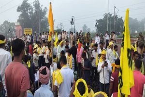 In-Jharkhand-Kudmi-agitators-blocked-railway-tracks-demanding-tribal-status!