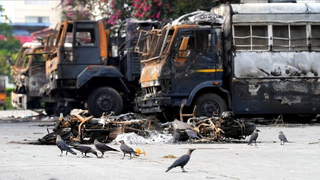 नेपाल: अशांति के बीच भारतीय श्रद्धालुओं की बस पर हमला, कई घायल, लूटा गया सामान !