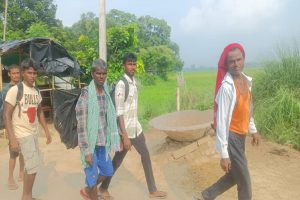 ndo-Nepal-Border-Migration-begins-amid-protests-in-Nepal-hundreds-of-Nepalese-seen-entering-India!