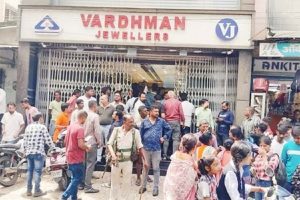 Jewellery-shop-robbed-in-broad-daylight-in-Jamshedpur-shop-owner-injured!
