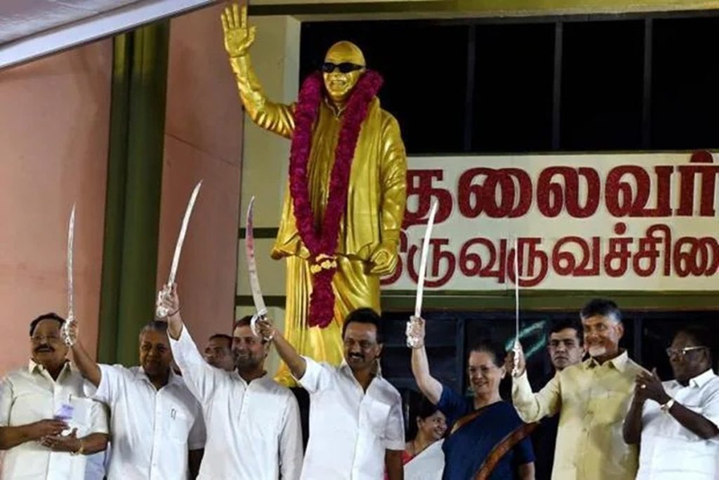 करुणानिधि की प्रतिमा पर सुप्रीम कोर्ट की फटकार,”जनता के पैसों से नेताओं का महिमामंडन क्यों?”