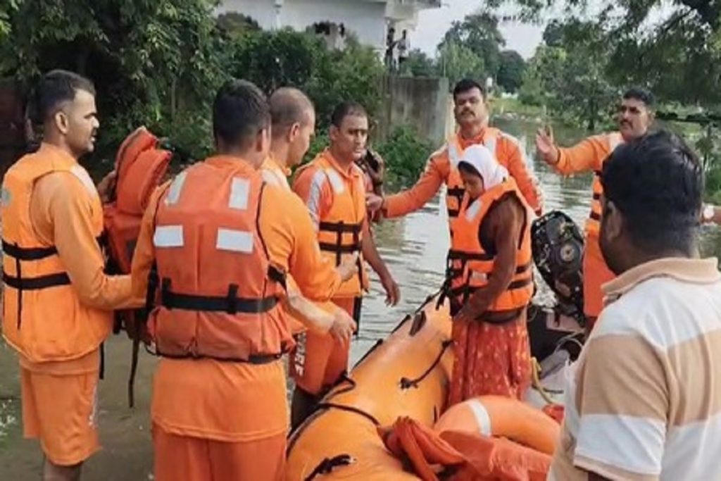 महाराष्ट्र बाढ़: बीड, धाराशिव-सोलापुर में एनडीआरएफ ने 94 बचाए!