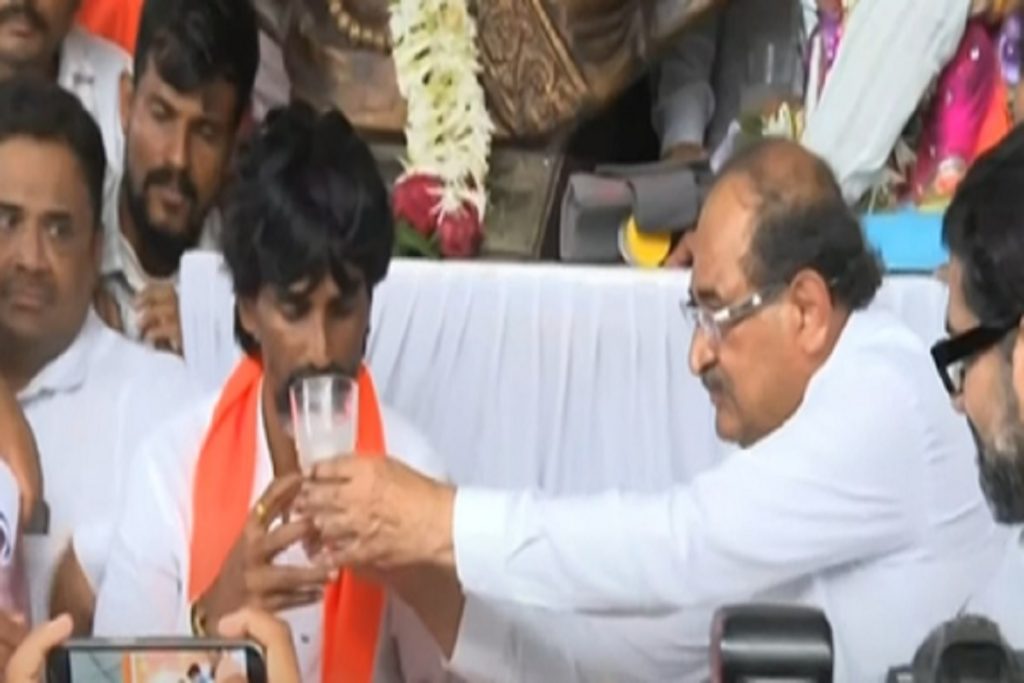 मनोज जरांगे ने खत्म किया आंदोलन, बोले- महाराष्ट्र का स्वर्णिम दिन!