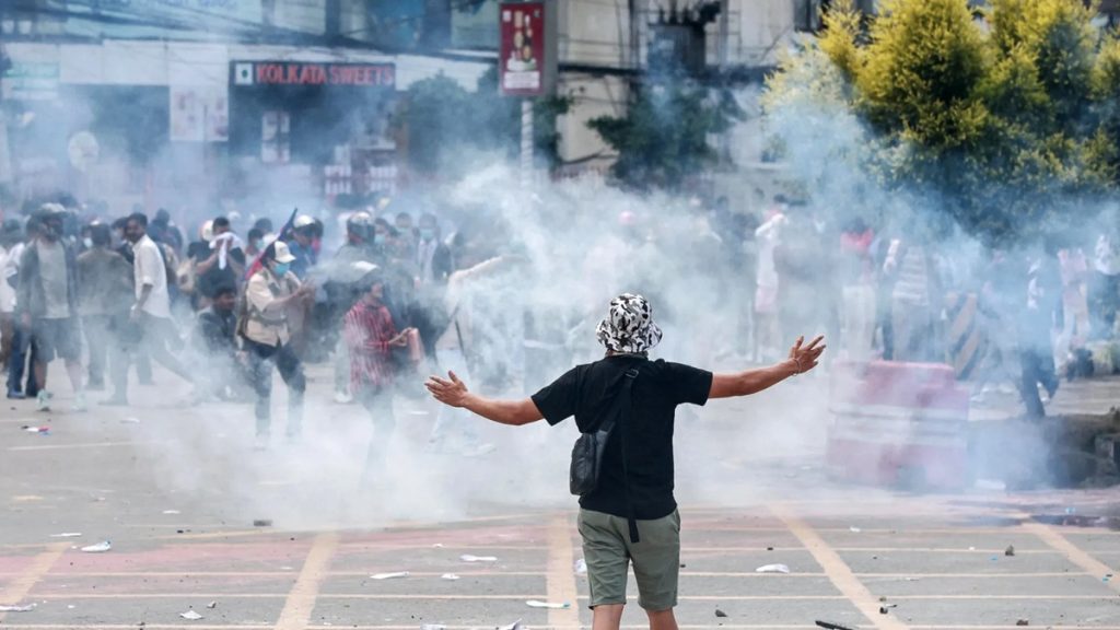 नेपाल हिंसक प्रदर्शन: जर्मन पर्यटक बोले, “मारे जा रहे निर्दोष लोग”