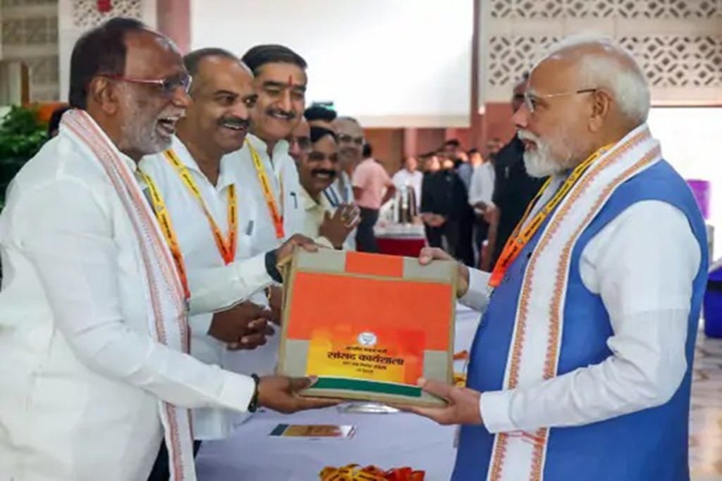 भाजपा सांसदों को पीएम मोदी ने दिया सोशल मीडिया रिपोर्ट कार्ड, जाने क्या है मायने !