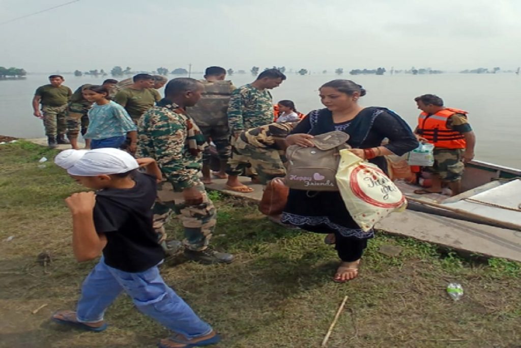 पंजाब में बाढ़ से हालात और बिगड़े, सभी स्कूल-कॉलेज 7 सितंबर तक बंद!
