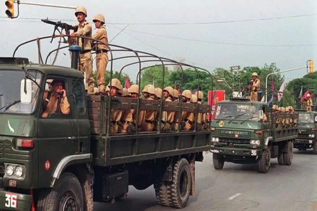 पीओके में हड़ताल और विरोध से हालात बिगड़े, सेना अलर्ट!