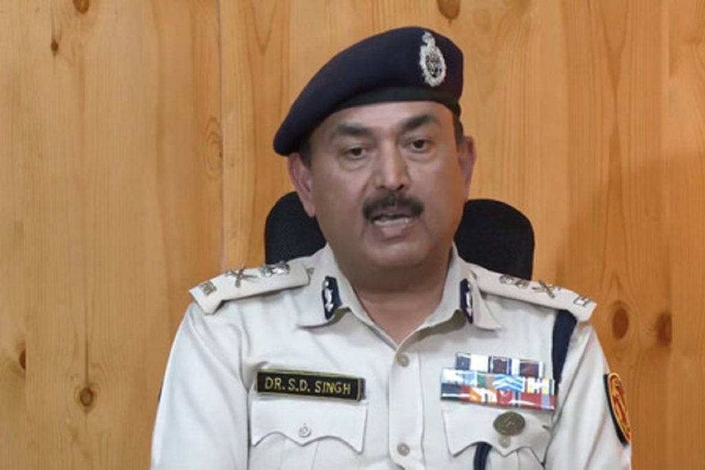 लोगों को भड़का रहे थे सोनम वांगचुक, लेह की घटना पूर्व-नियोजित: डीजीपी!