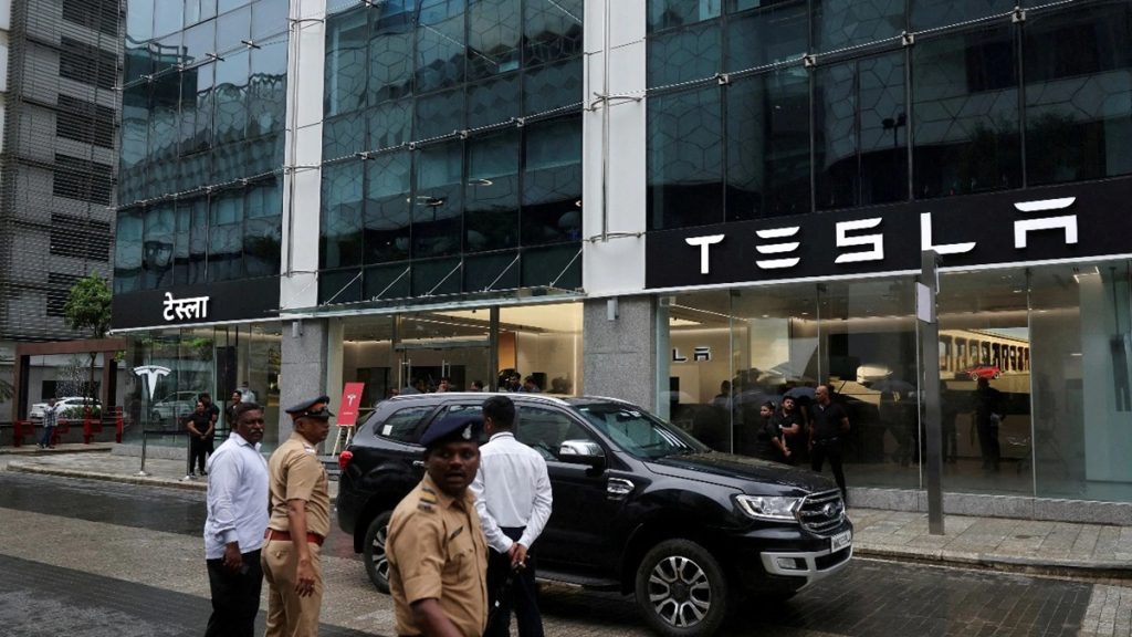 टेस्ला और बीएमडब्ल्यू को झटका, लग्जरी इलेक्ट्रिक कारों पर भारी टैक्स लगाने की योजना!