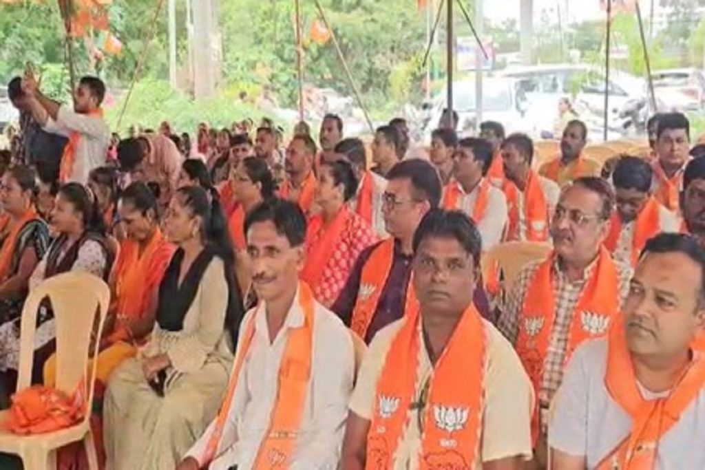 तापी:पीएम मोदी पर अभद्र टिप्पणी के खिलाफ भाजपा कार्यकर्ताओं का प्रदर्शन​! 