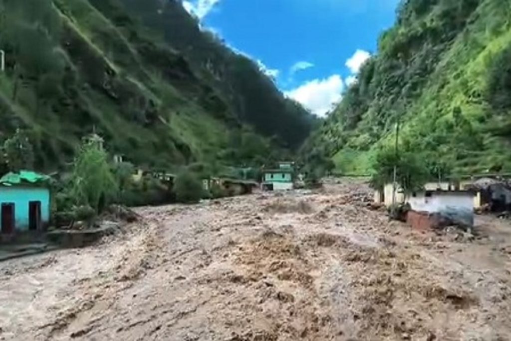 चमोली आपदा में मचा हाहाकार, स्थानीय लोगों ने हालात बताए खराब!