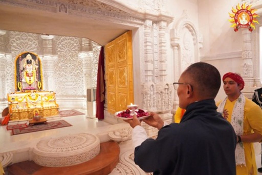 अयोध्या में रामलला के दर्शन में लीन हुए भूटान के प्रधानमंत्री शेरिंग तोबगे