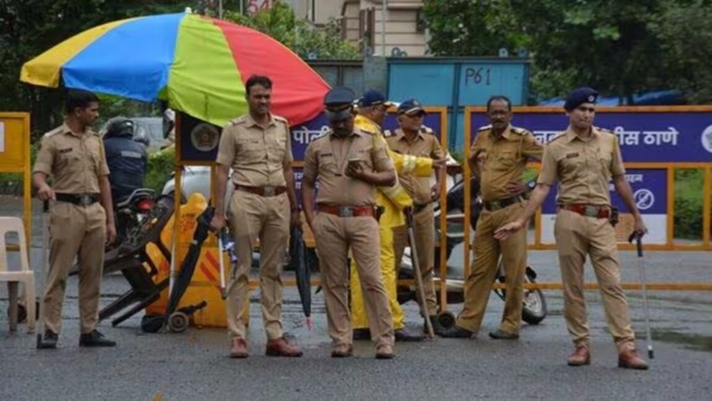 मुंबई हाई अलर्ट पर; 14 पाकिस्तानी आतंकी और 400 किलो आरडीएक्स!