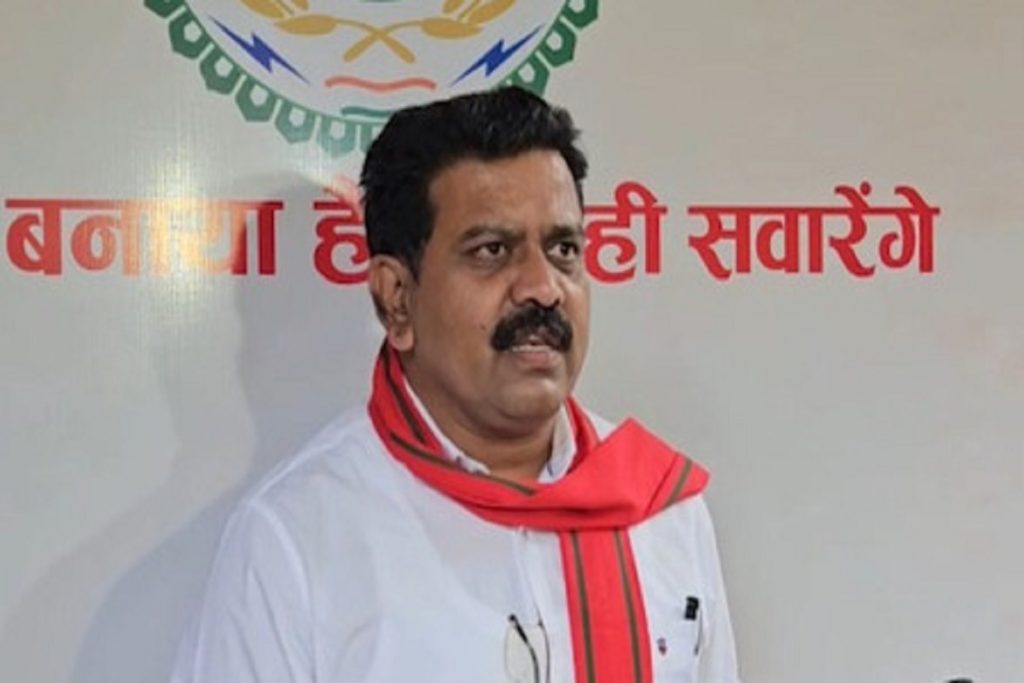 छत्तीसगढ़ में 21 नक्सलियों ने किया आत्मसमर्पण, उपमुख्यमंत्री ने की सराहना!