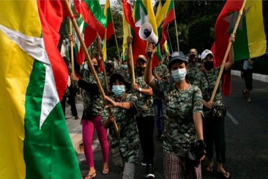 म्यांमार में बौद्ध समुदाय के 24 लोगों की हत्या, पैरामोटर से बरसाए गए बम!​ 