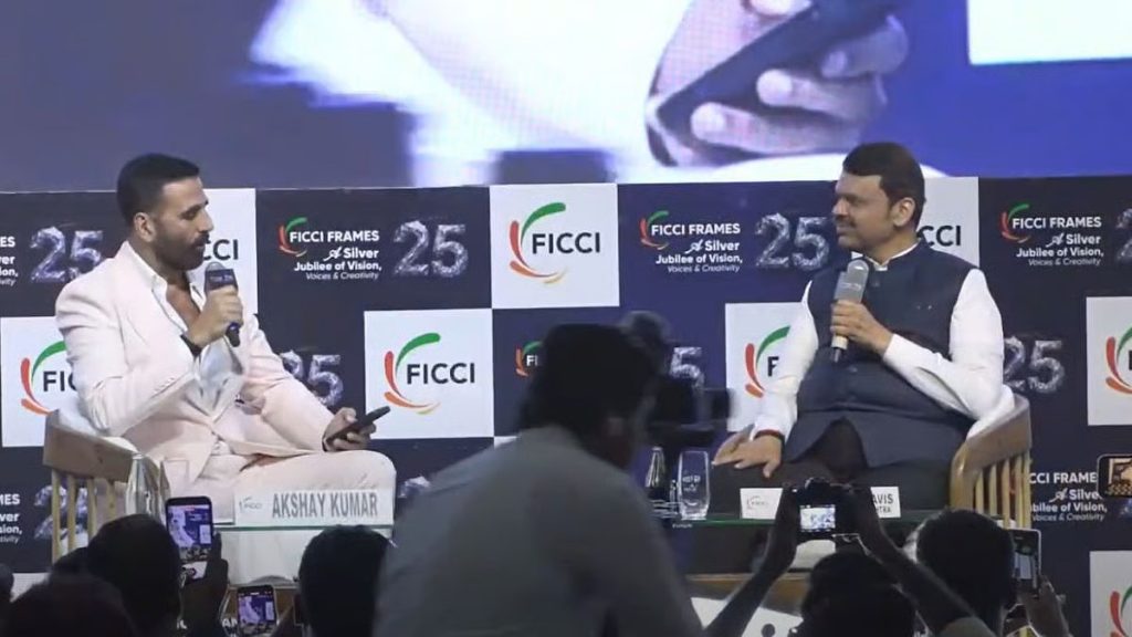 अक्षय कुमार ने मजाक में पूछा, “सर आप संतरें कैसे खाते हो?”; सीएम फडणवीस ने दिया अनोखा जवाब!